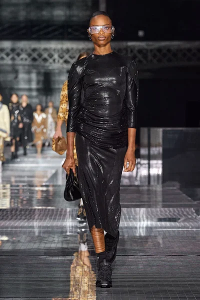 Look 100